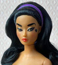 Load image into Gallery viewer, Fabiola is wearing 'Starlet' & 'Valentina'